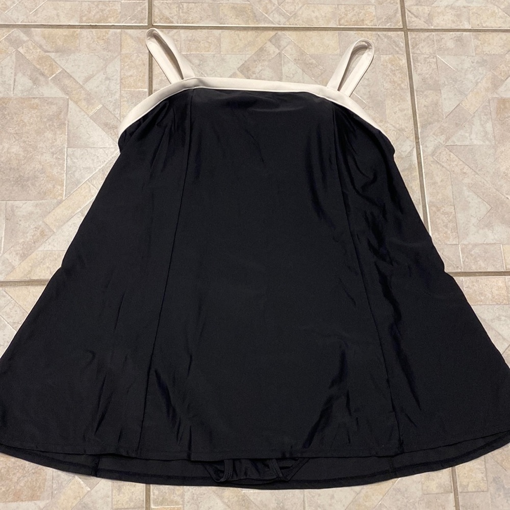 T womens Roamans solid black built in bra plus size swim dress size 20W. EUC
